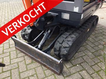 HITACHI ZX16