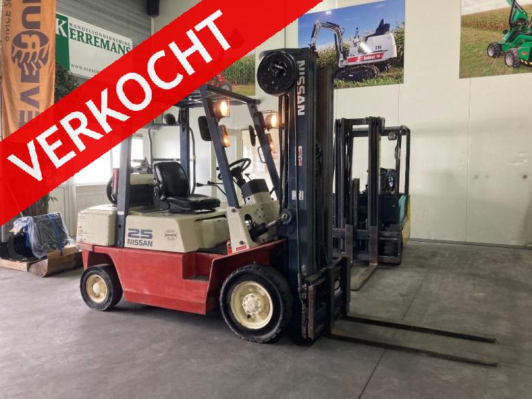 NISSAN UJ02A25U Heftruck LPG