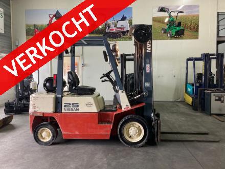 NISSAN UJ02A25U Heftruck LPG