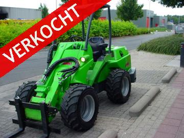 AVANT 750 Minishovel