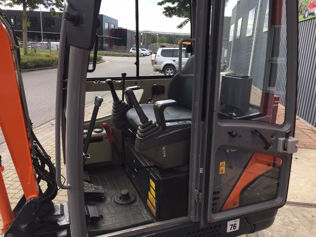 HITACHI ZX16