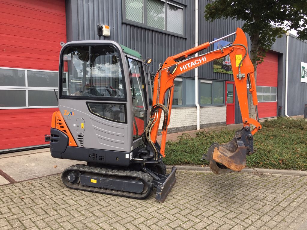 HITACHI ZX16