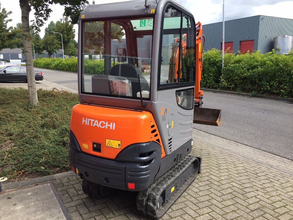 HITACHI ZX16